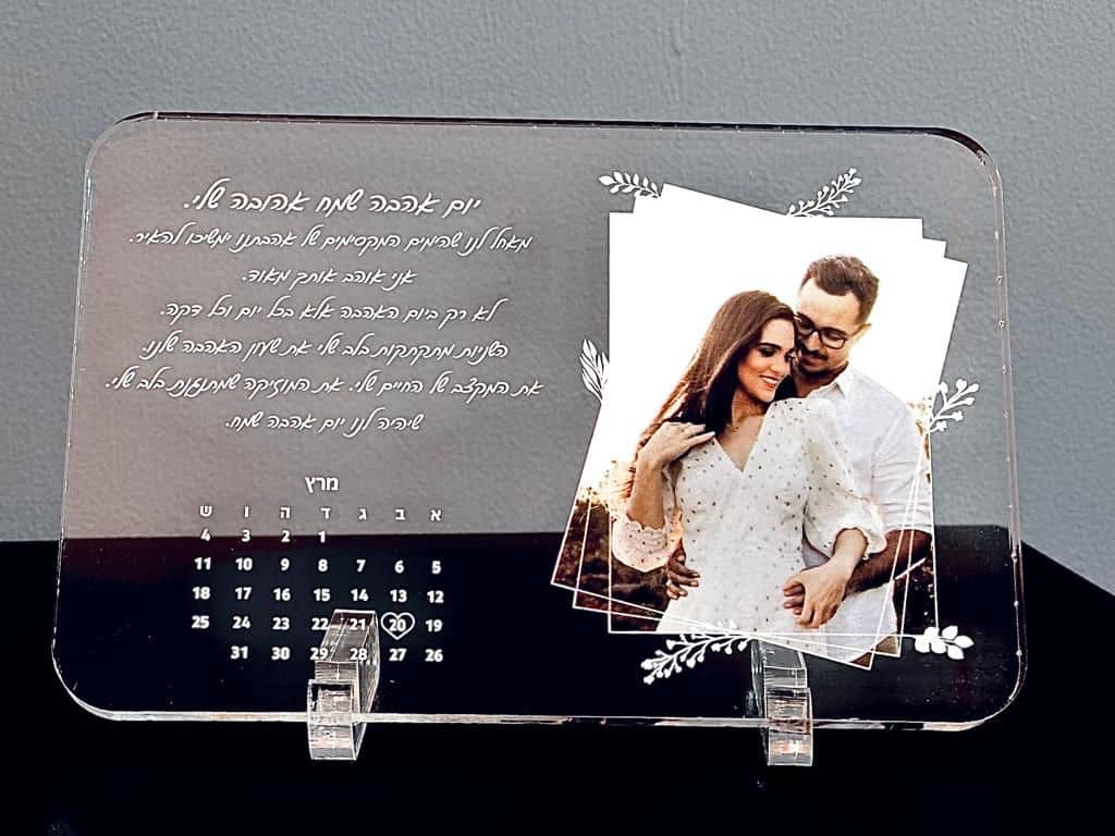 מעמד קריסטלי שקוף