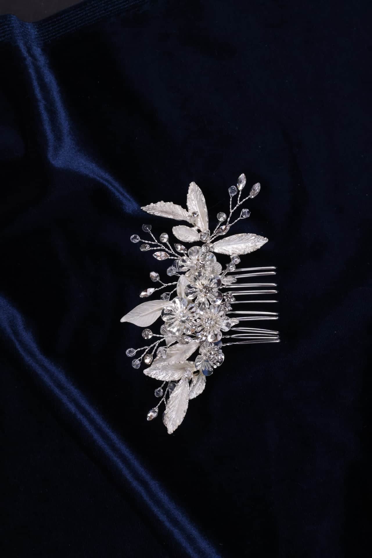 סיכת ראש משובצת